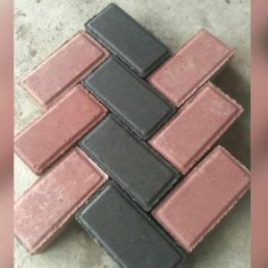 Kombinasi Paving Block Warna Merah dan Hitam